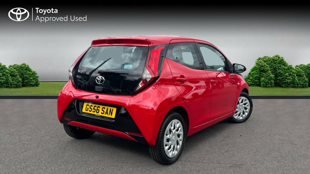 Toyota Aygo 1.0 Vvt-i X-play X-shift Euro 6 Red #2