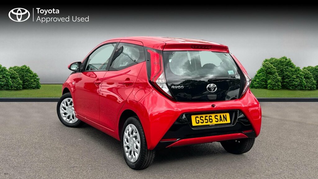 Toyota Aygo 1.0 Vvt-i X-play X-shift Euro 6 Red #4