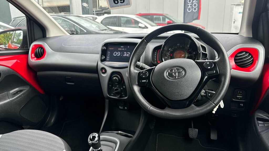 Toyota Aygo 1.0 Vvt-i X-play X-shift Euro 6 Red #6