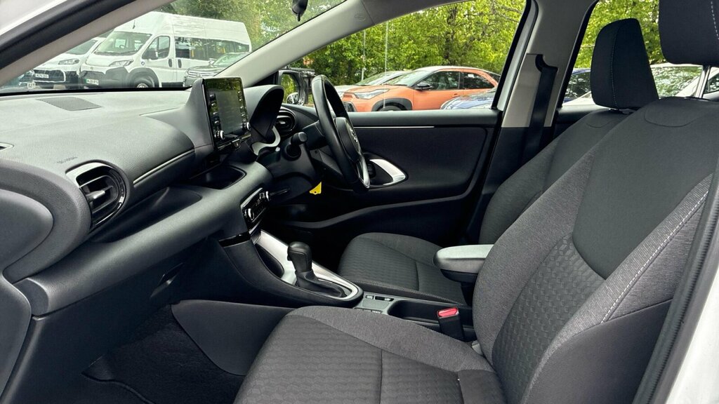 Toyota Yaris 1.5 Vvt-h Icon E-cvt Euro 6 Ss YA73GCO White #5