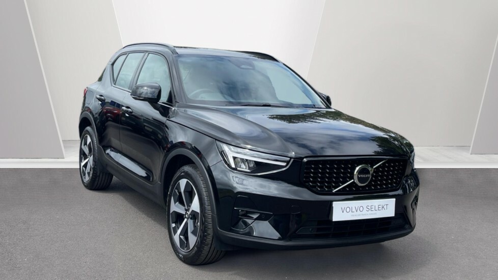 Volvo XC40 Plus, B4 Mild Hybrid, Dark Black