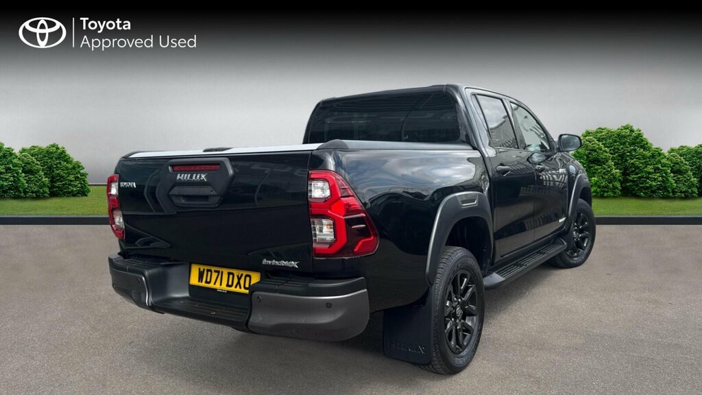 Toyota HILUX 2.8 D-4d Invincible X Pickup Double Cab Black #4