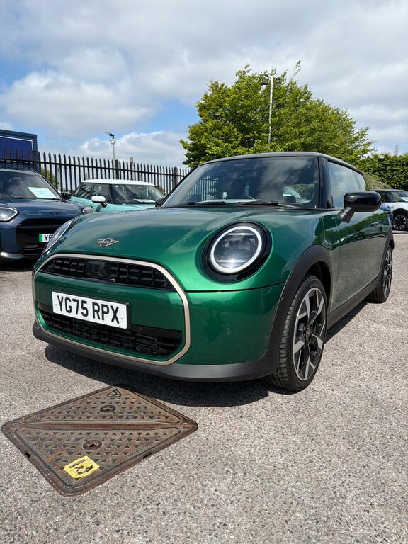 Mini Hatch 1.5C Exclusive Steptronic Euro 6 Ss YG75RPX Green #3