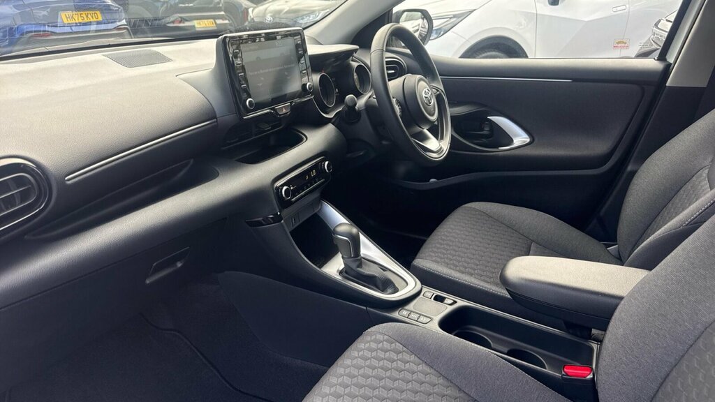 Toyota Yaris 1.5 Vvt-h Design E-cvt Euro 6 Ss HT23ACF White #5