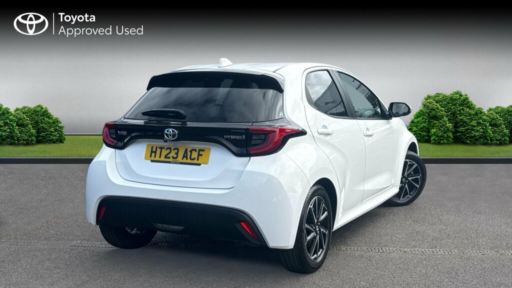 Toyota Yaris 1.5 Vvt-h Design E-cvt Euro 6 Ss HT23ACF White #2
