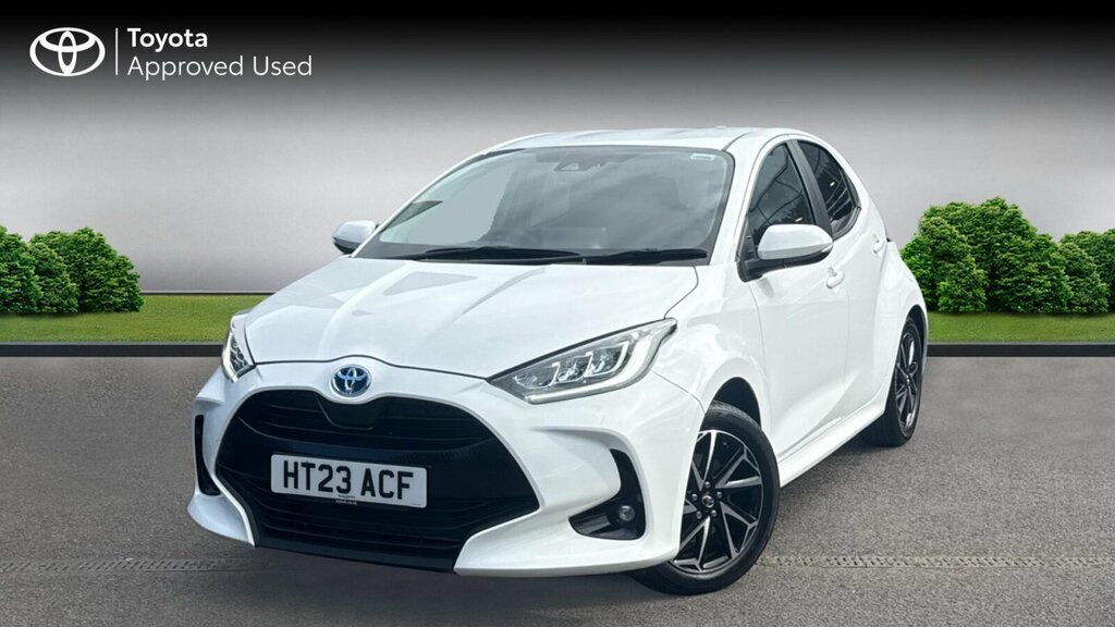 Toyota Yaris 1.5 Vvt-h Design E-cvt Euro 6 Ss HT23ACF White #3