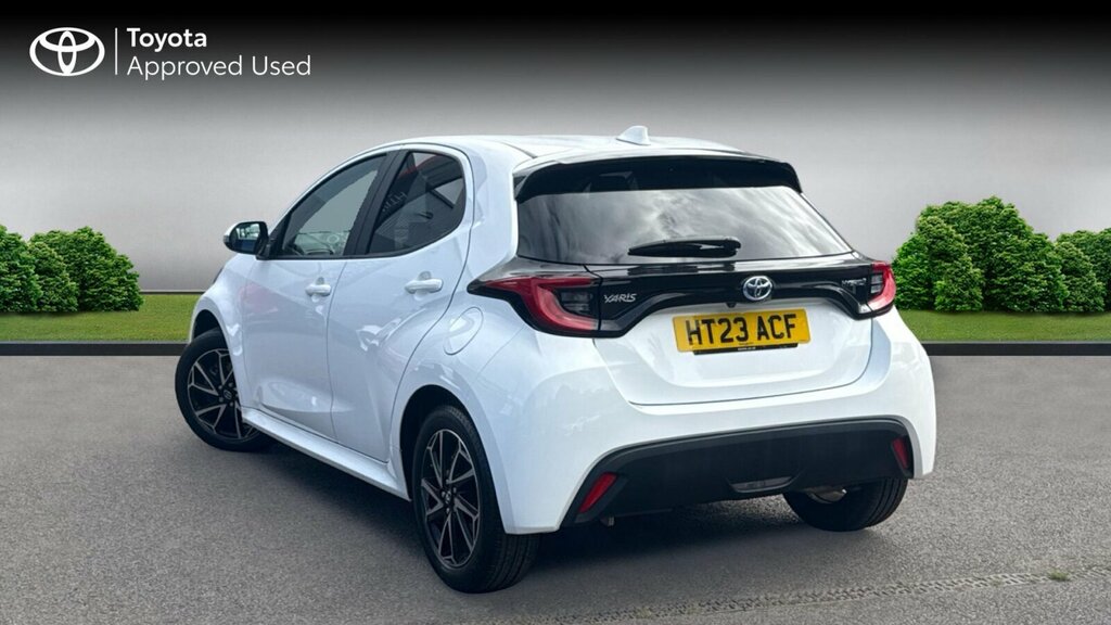 Toyota Yaris 1.5 Vvt-h Design E-cvt Euro 6 Ss HT23ACF White #4