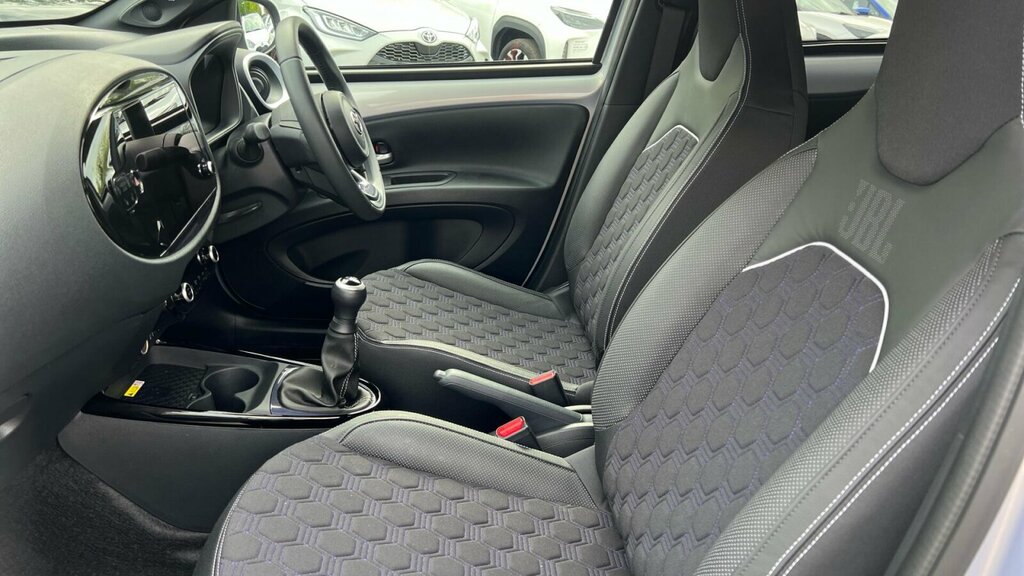 Toyota Aygo X 1.0 Vvt-i Jbl Euro 6 Ss WG25JYE Silver #5
