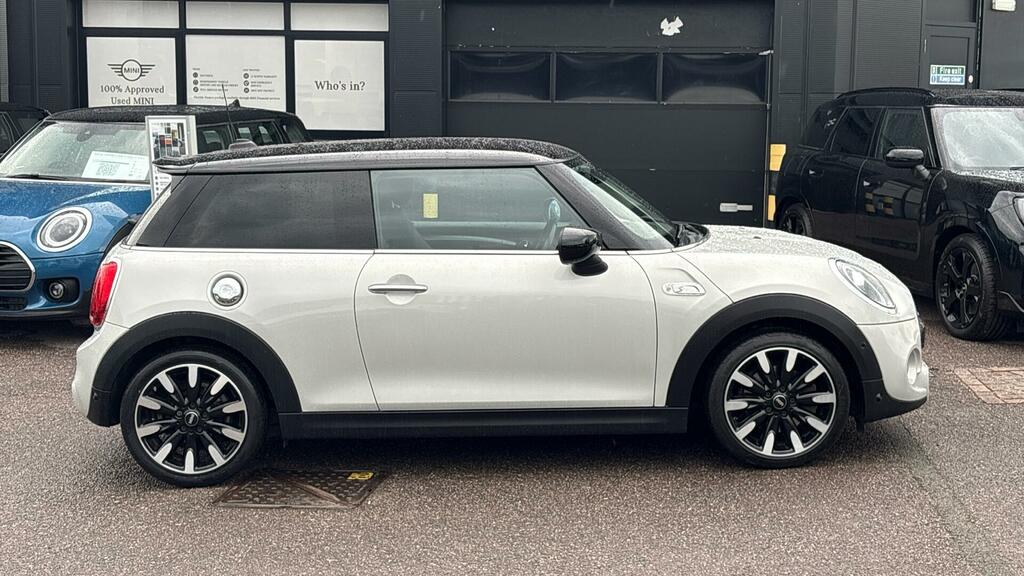 Mini Hatch 3-Door Hatch Cooper S Exclusive YC20OMK White #3