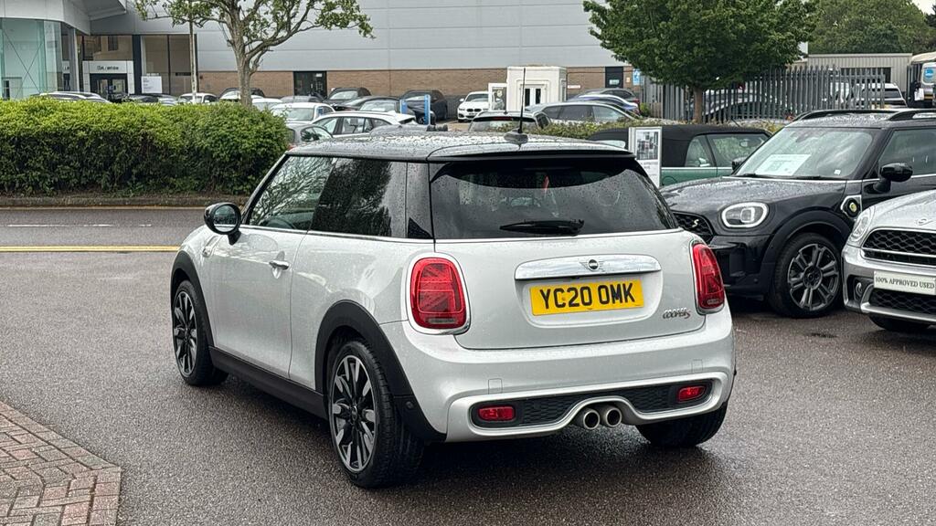 Mini Hatch 3-Door Hatch Cooper S Exclusive YC20OMK White #2