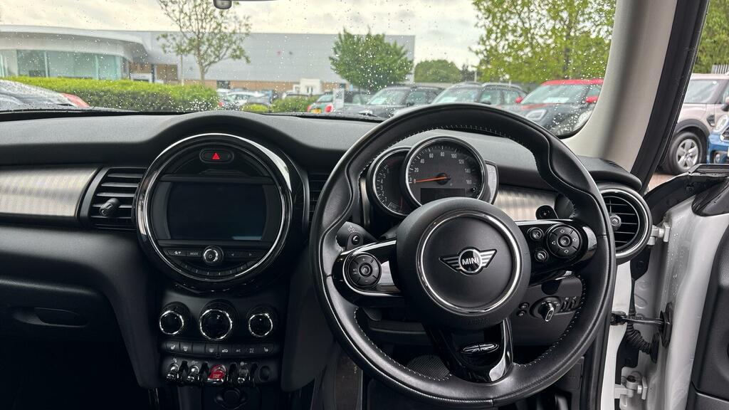 Mini Hatch 3-Door Hatch Cooper S Exclusive YC20OMK White #5