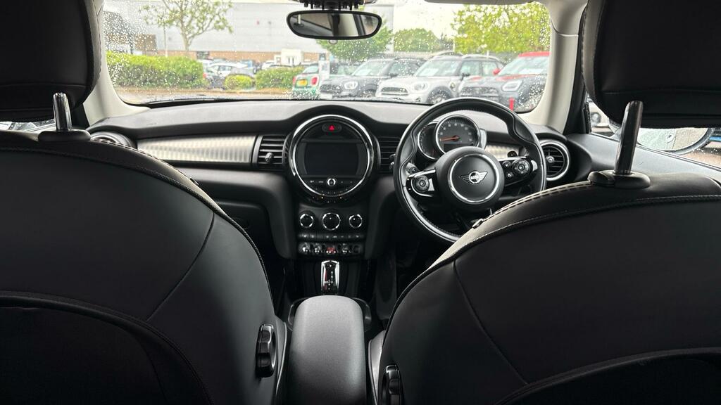Mini Hatch 3-Door Hatch Cooper S Exclusive YC20OMK White #4