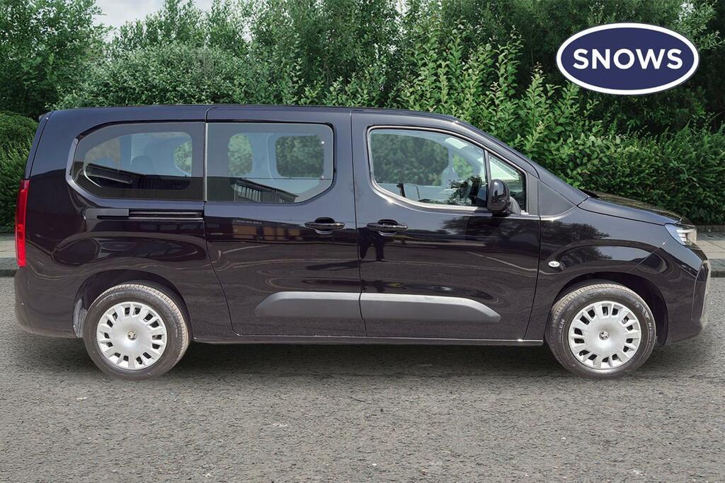 Vauxhall Combo-e Life 52Kwh Design XL Mpv 7.4Kw Charger CJ74DJK Black #3