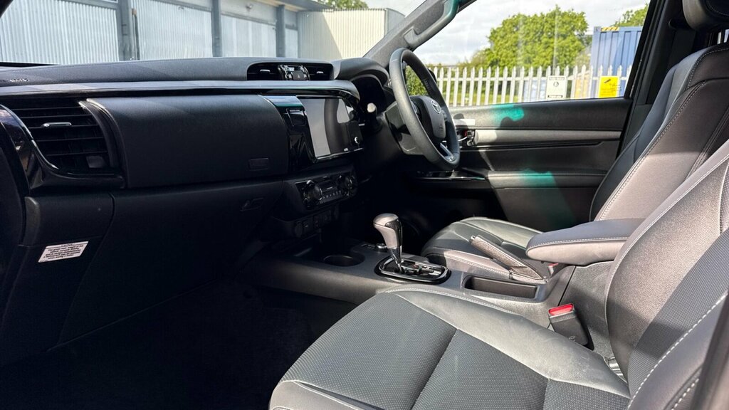 Toyota HILUX 2.8 D-4d-h Invincible X Pickup Hybrid A HN75EOH Grey #6