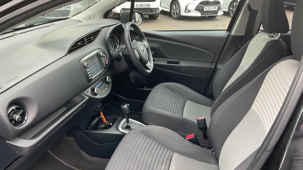 Toyota Yaris 1.5 Vvt-h Design E-cvt Euro 6 Ss HX68VWU Black #5