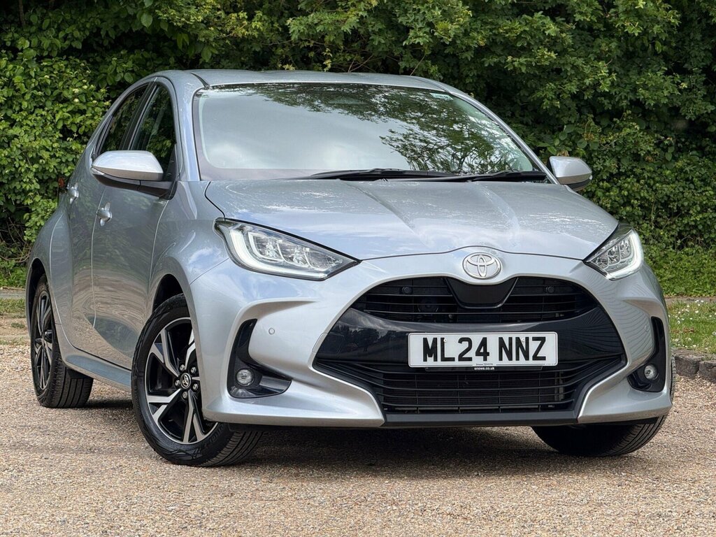 Toyota Yaris 1.5 Vvt-h Design Hatchback Hybrid E-cvt Silver