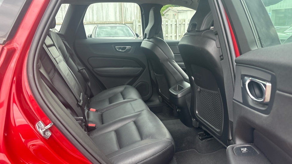 Volvo XC60 T5 Momentum Pro HL19DFD Red #6