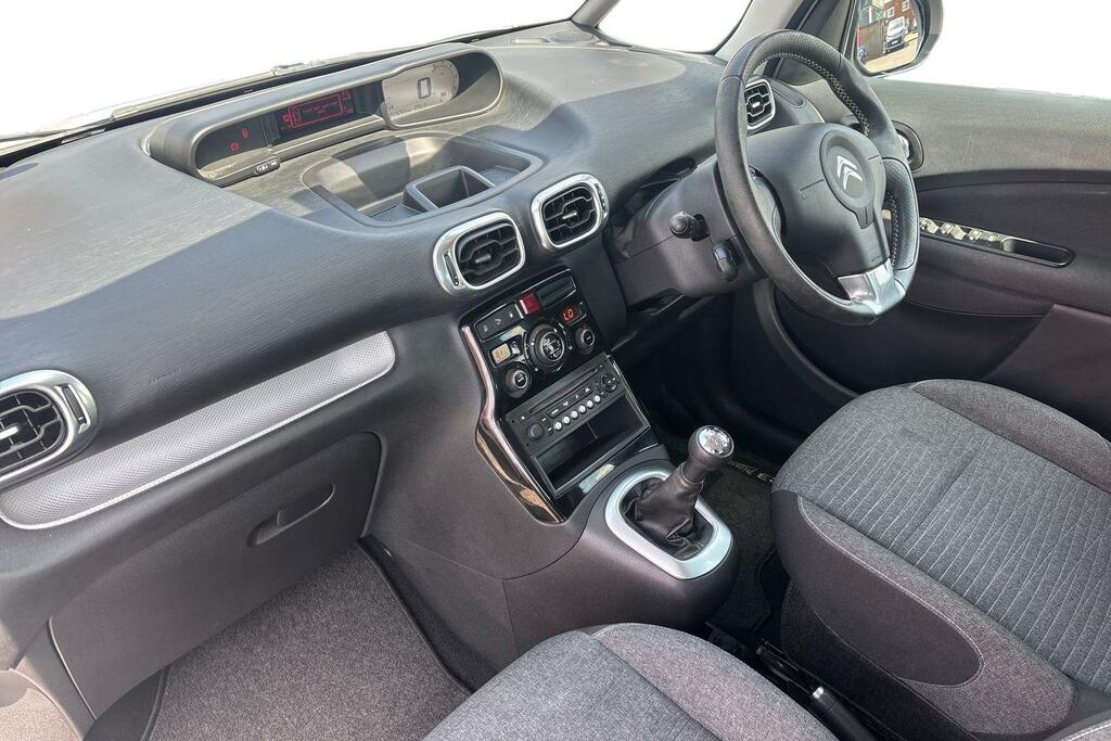 Citroen C3 Picasso 1.2 Puretech Platinum Euro 6 HV67BWH White #2