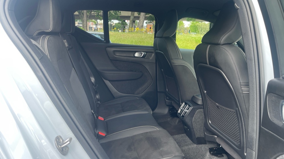 Volvo XC40 Plus, B4 Mild Hybrid, Dark BG25HWZ Blue #6