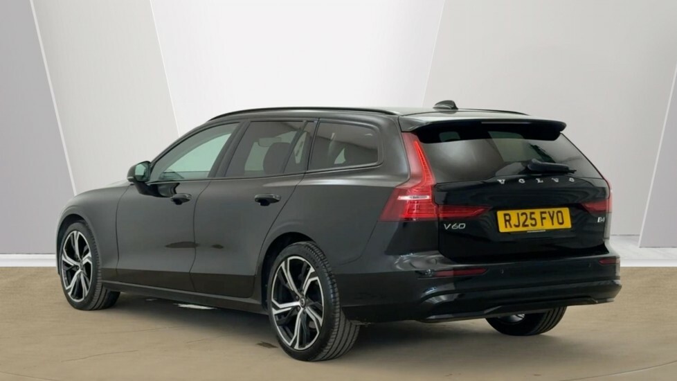 Volvo V60 Plus, B4 Mild Hybrid, Dark RJ25FYO Black #3