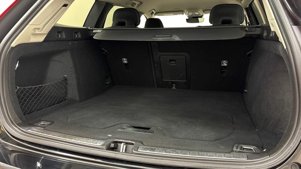 Volvo V60 Plus, B4 Mild Hybrid, Dark RJ25FYO Black #5