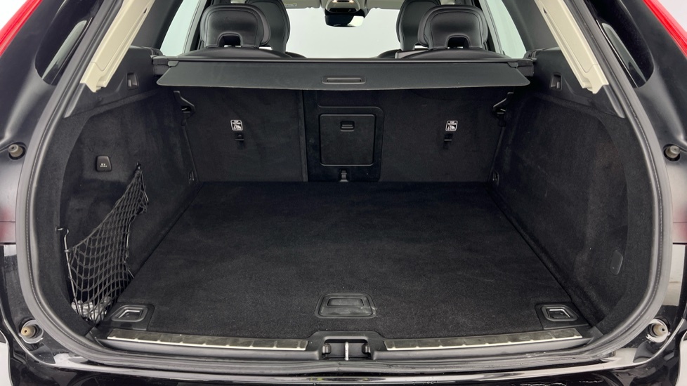 Volvo XC60 Momentum, B5 Mild Hybrid Black #5