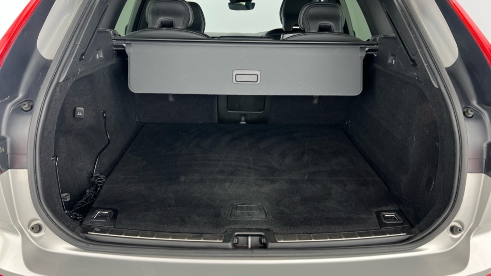 Volvo XC60 Recharge R-design, T6 Awd Plug-in Hybrid YY71XEK Silver #5
