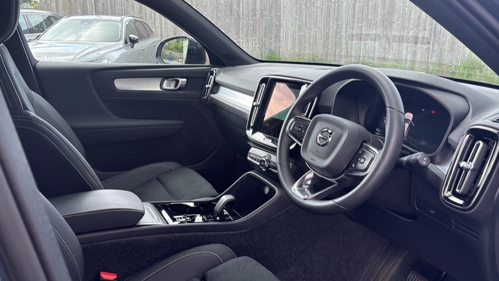Volvo XC40 Black Edition Plus, B3 Mild Hybrid, MW75PFJ Blue #4