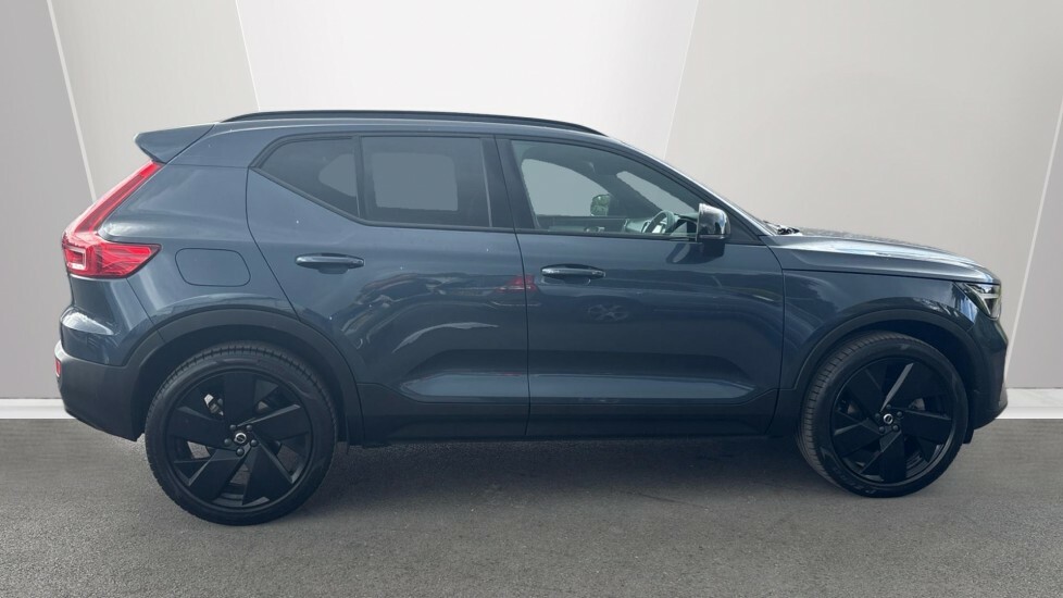 Volvo XC40 Black Edition Plus, B3 Mild Hybrid, MW75PFJ Blue #3