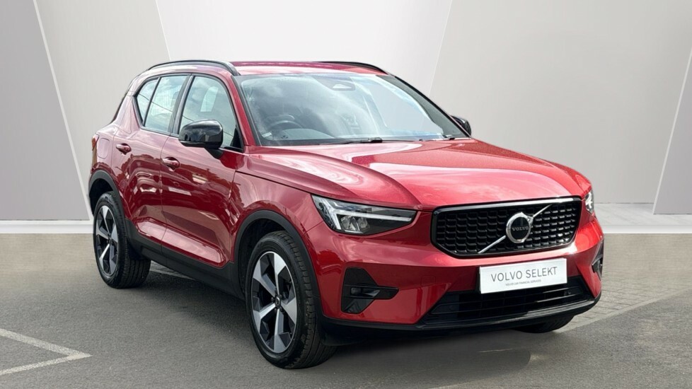 Volvo XC40 Plus, B3 Mild Hybrid, Dark Red