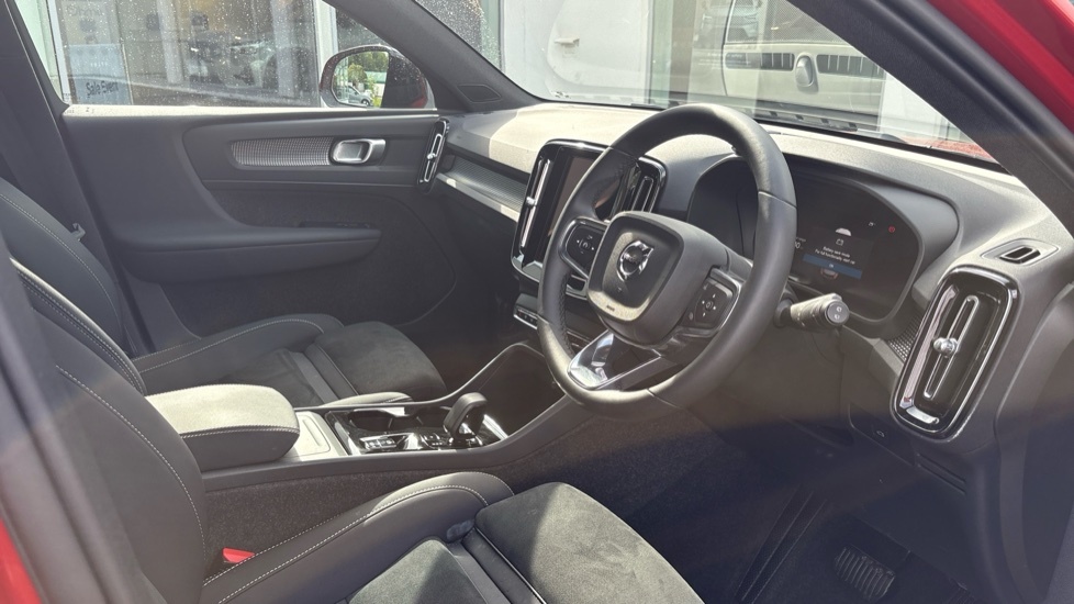 Volvo XC40 Plus, B3 Mild Hybrid, Dark HD24KPN Red #4