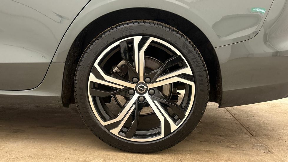 Volvo V60 Plus, B4 Mild Hybrid, Dark RA25AXM #4