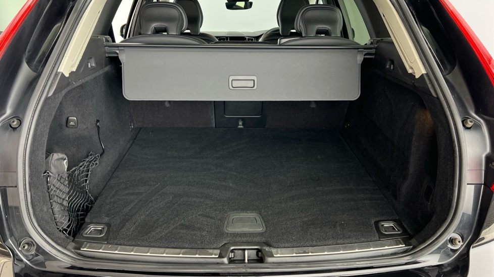 Volvo XC60 Plus, B4 Mild Hybrid, Dark YW72CUG Black #5