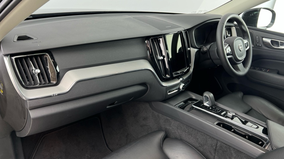 Volvo XC60 Plus, B4 Mild Hybrid, Dark YW72CUG Black #6