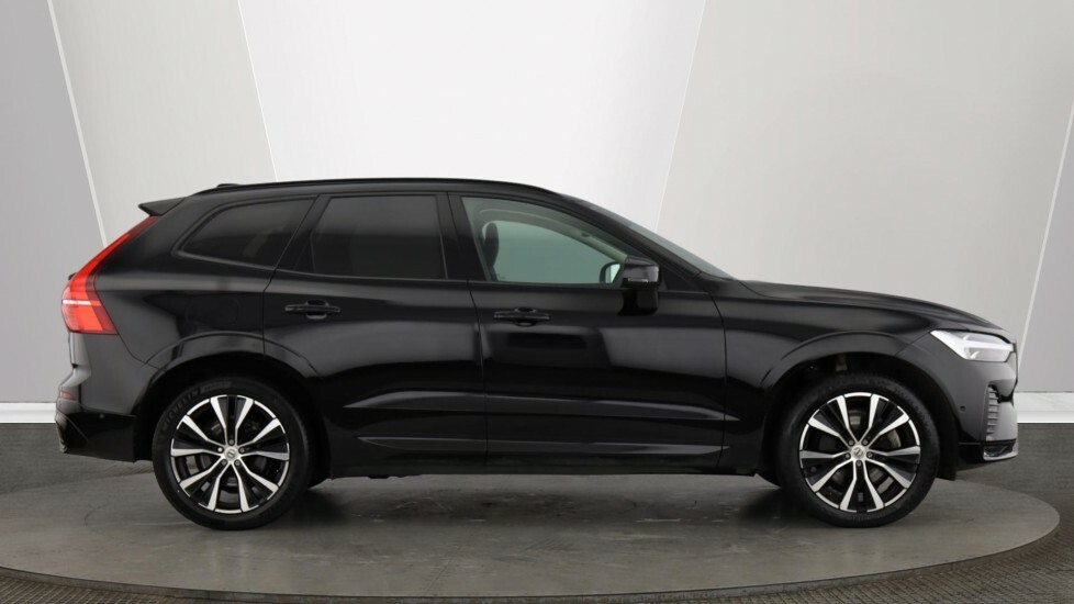 Volvo XC60 Plus, B4 Mild Hybrid, Dark YW72CUG Black #2