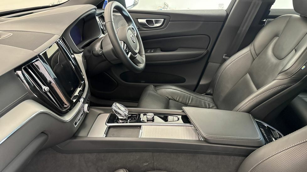 Volvo XC60 Black Edition Ultra, B5 Awd Mild Hybrid, RV25VMF Black #6