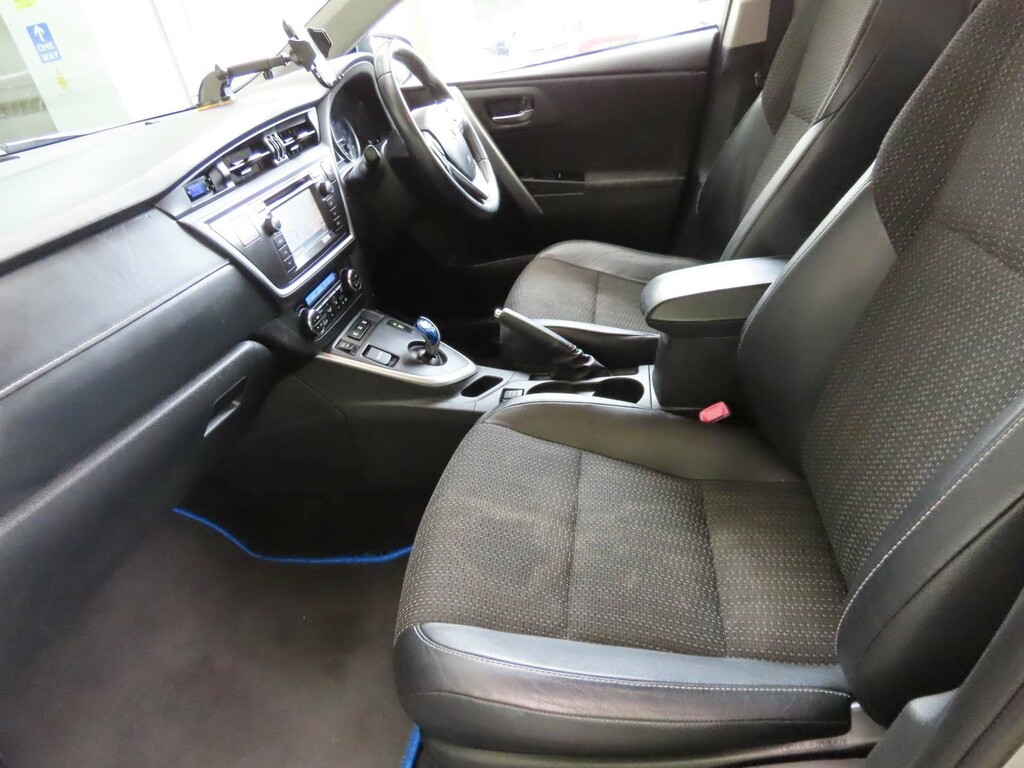 Toyota Auris Excel Vvt-i Cvt HF15MVP #5