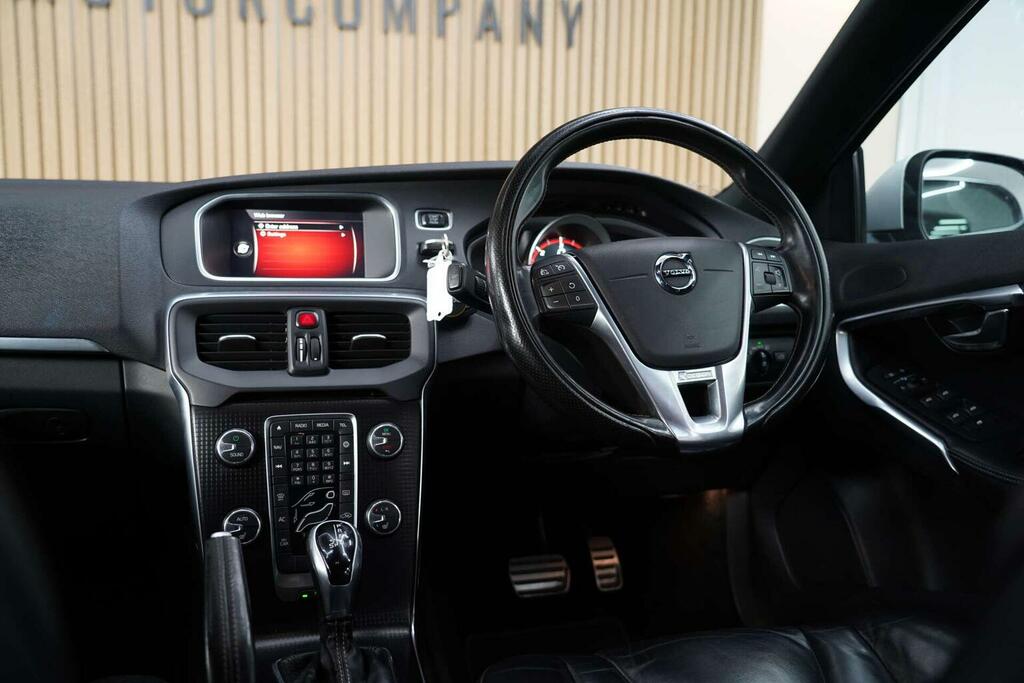 Volvo V40 Hatchback 2.0 D2 R-design Pro Euro 6 Ss KY17UDZ Black #2