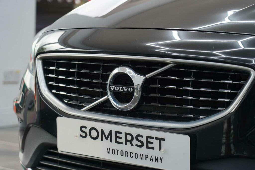 Volvo V40 Hatchback 2.0 D2 R-design Pro Euro 6 Ss KY17UDZ Black #3