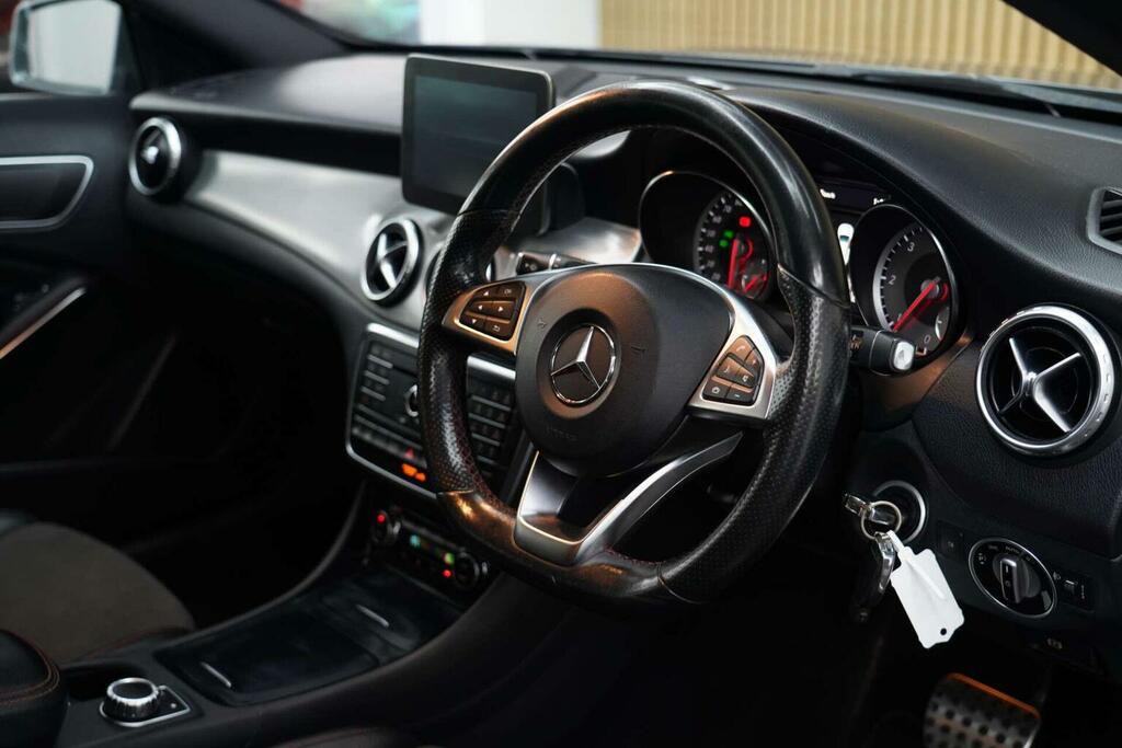 Mercedes-Benz GLA Class Suv 2.1 Gla220d Amg Line Executive 7G-dct 4Matic YD16EJP Grey #3