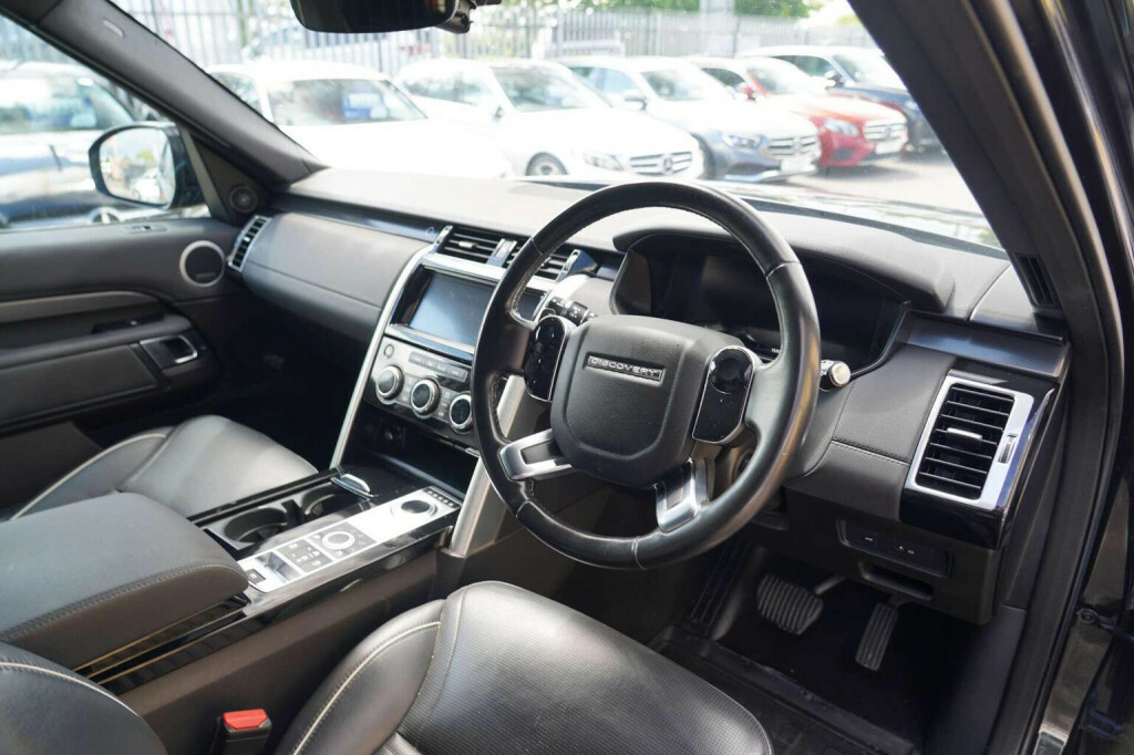 Land Rover Discovery Suv 3.0 Sd V6 Hse 4Wd Euro 6 Ss 2018 FV68RKF Black #4