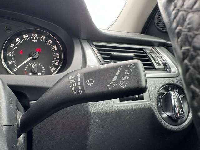 Skoda Rapid Spaceback 1.2 Tsi Se Spaceback Silver #30