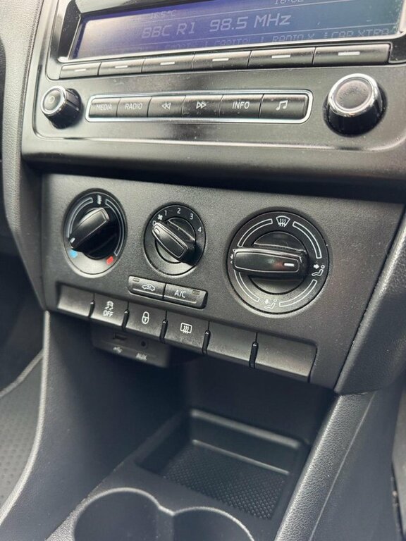 Skoda Rapid Spaceback 1.2 Tsi Se Spaceback Silver #33
