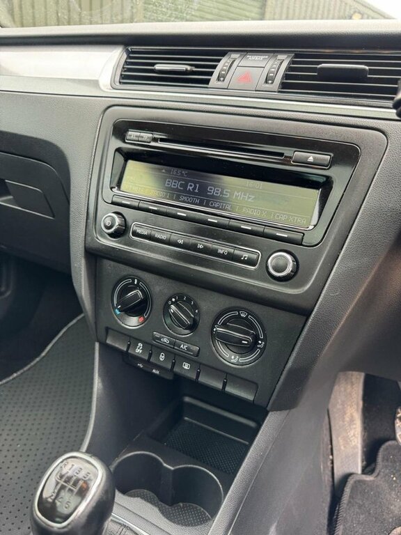 Skoda Rapid Spaceback 1.2 Tsi Se Spaceback Silver #28