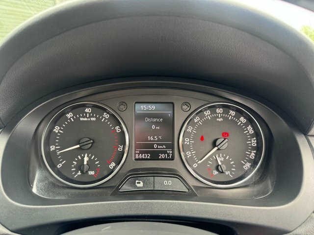 Skoda Rapid Spaceback 1.2 Tsi Se Spaceback Silver #21