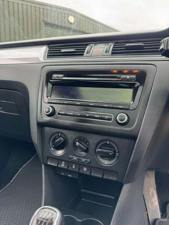 Skoda Rapid Spaceback 1.2 Tsi Se Spaceback Silver #27