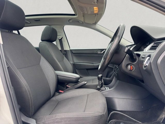Skoda Rapid Spaceback 1.2 Tsi Se Spaceback Silver #9