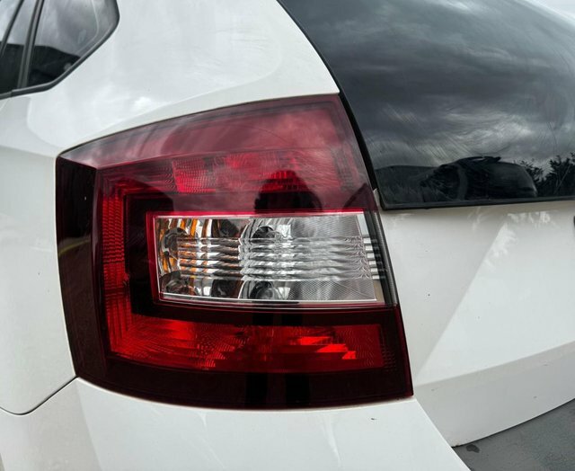 Skoda Rapid Spaceback 1.2 Tsi Se Spaceback Silver #42