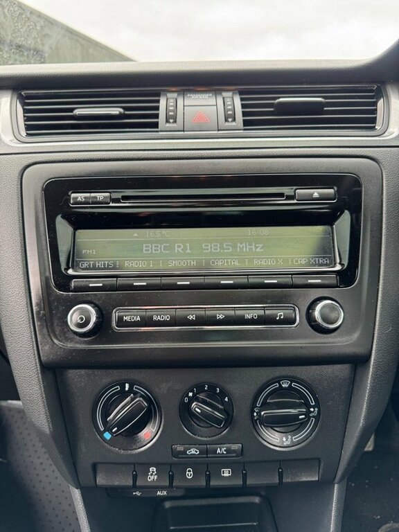 Skoda Rapid Spaceback 1.2 Tsi Se Spaceback Silver #39