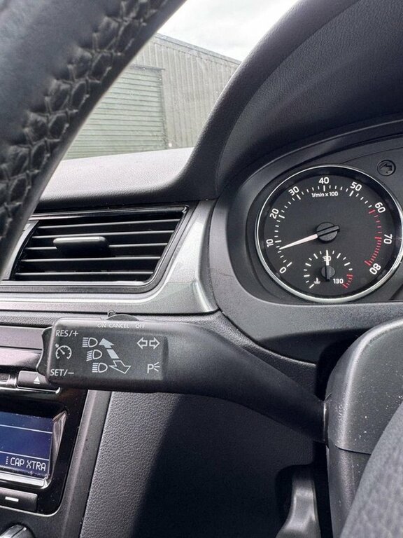 Skoda Rapid Spaceback 1.2 Tsi Se Spaceback Silver #16